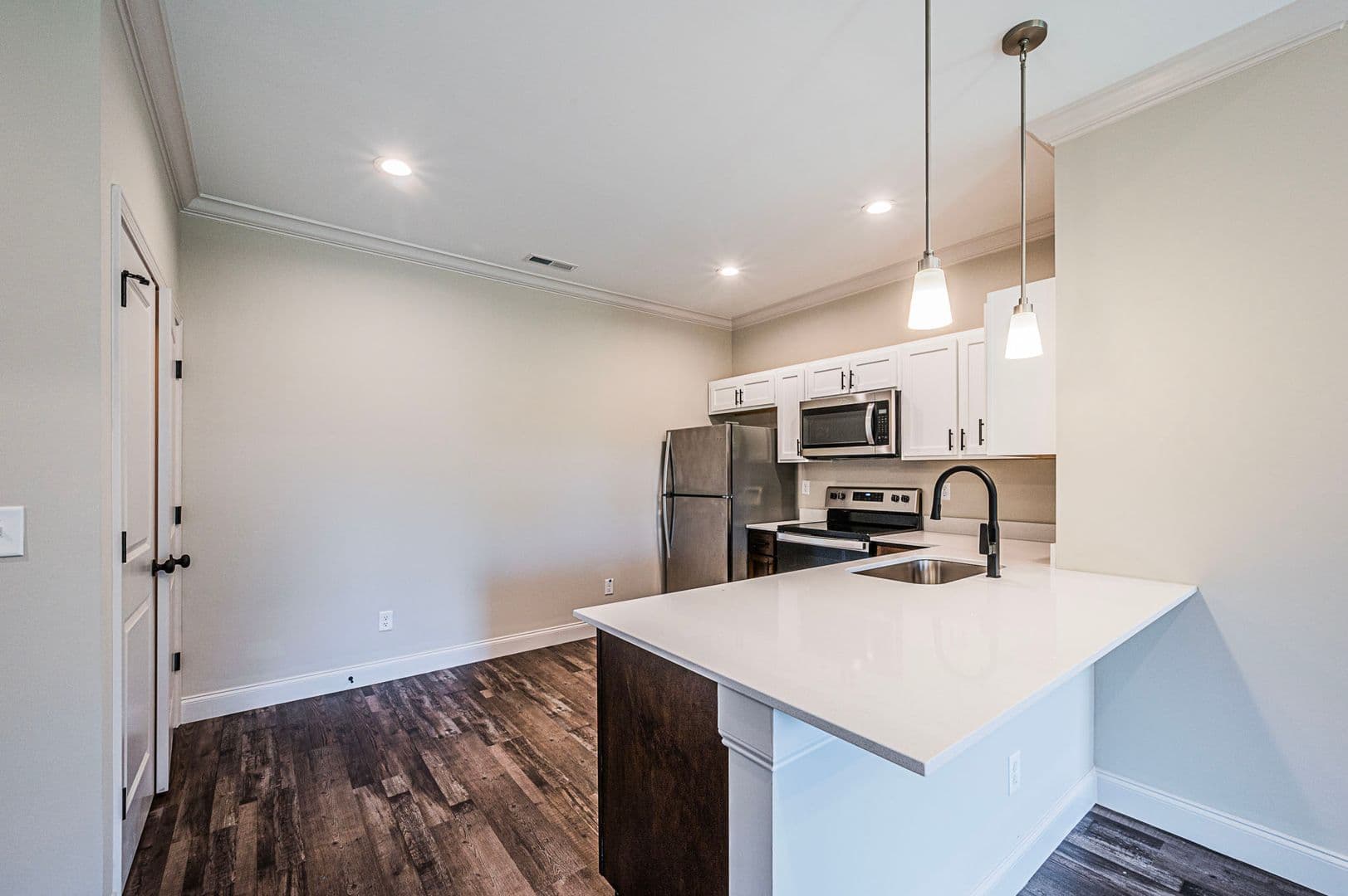 Franklin Apartment: 813 W. Madison St