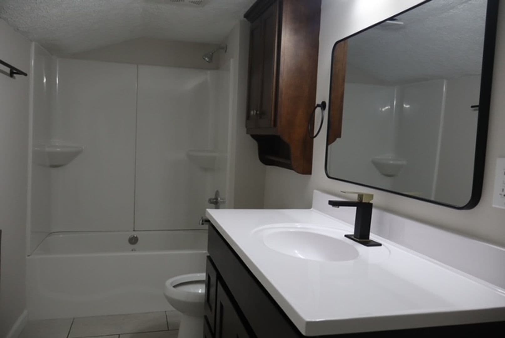 Bowling Green Apartment: 853 E 11th St