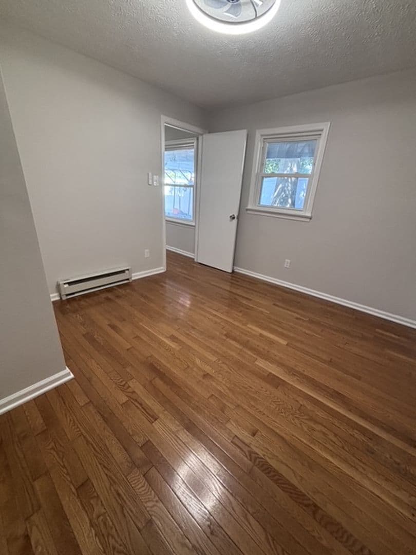 Bowling Green Apartment: 853 E 11th St