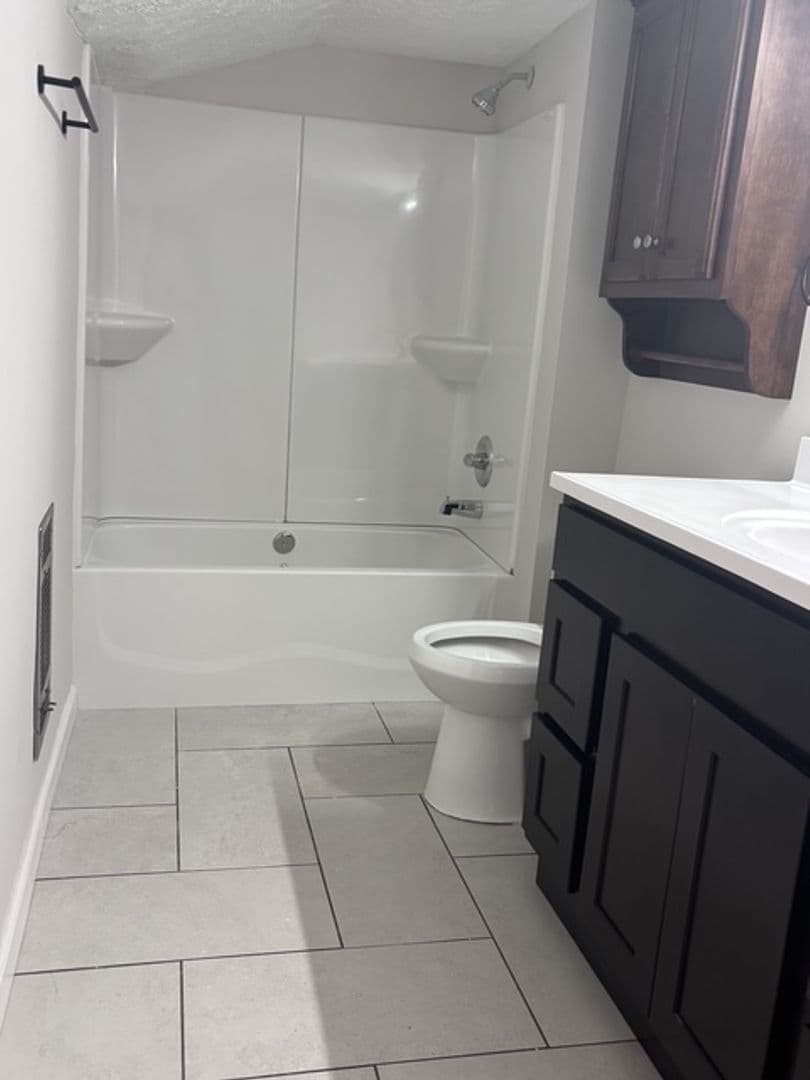 Bowling Green Apartment: 853 E 11th St