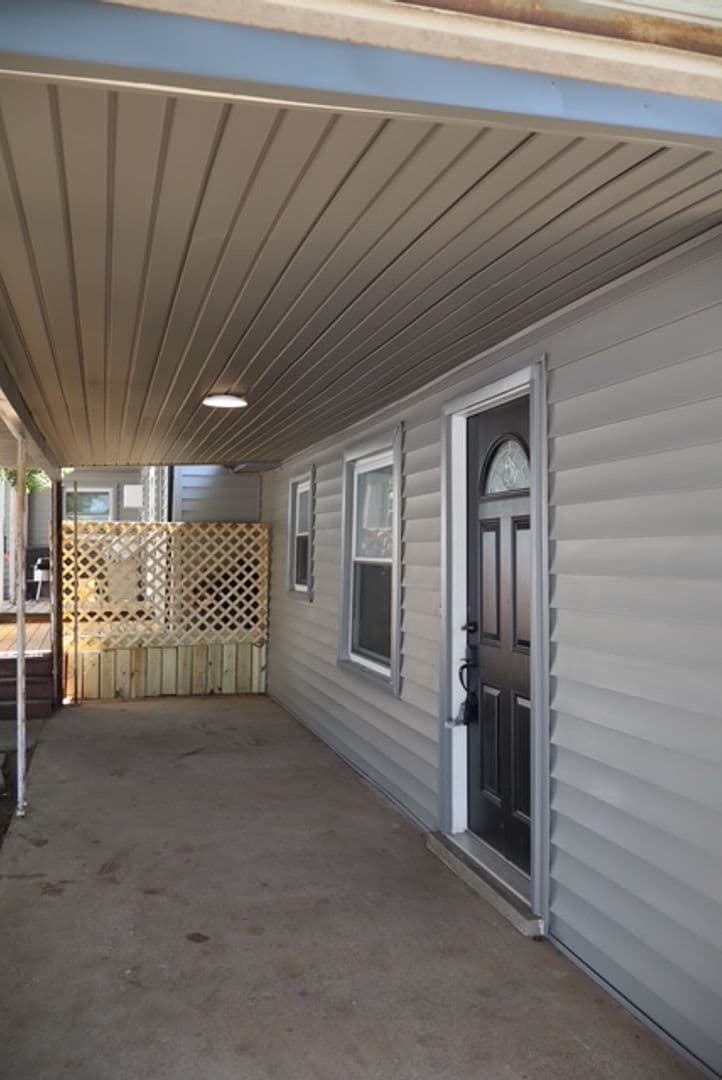 Bowling Green Apartment: 853 E 11th St