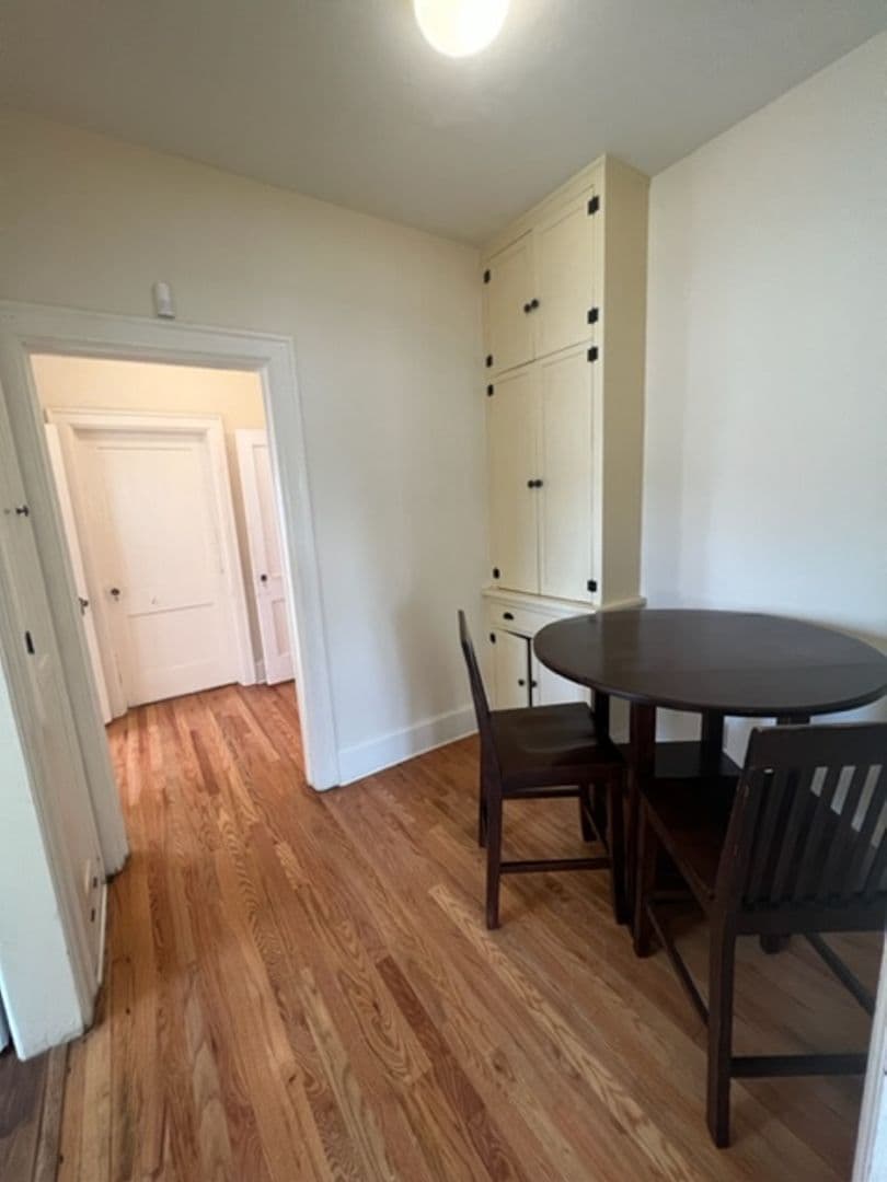 El Reno Apartment: 300 S. Barker