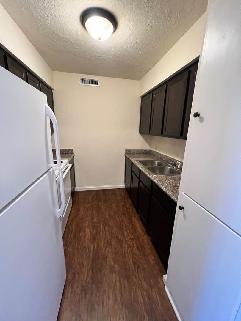 El Reno Apartment: 801 N. Willie Miner Ave.