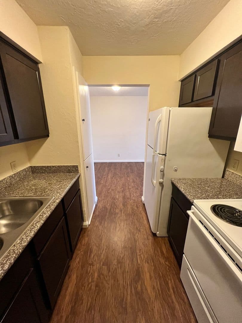 El Reno Apartment: 801 N. Willie Miner Ave.