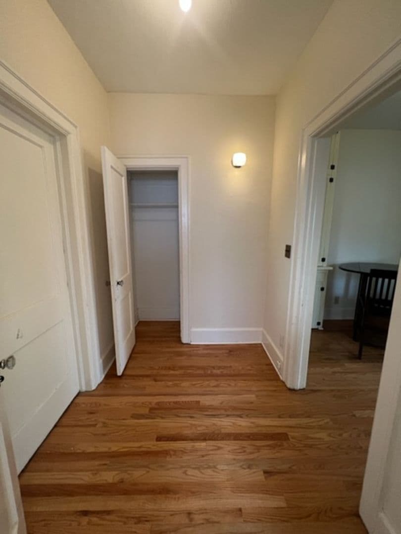 El Reno Apartment: 300 S. Barker