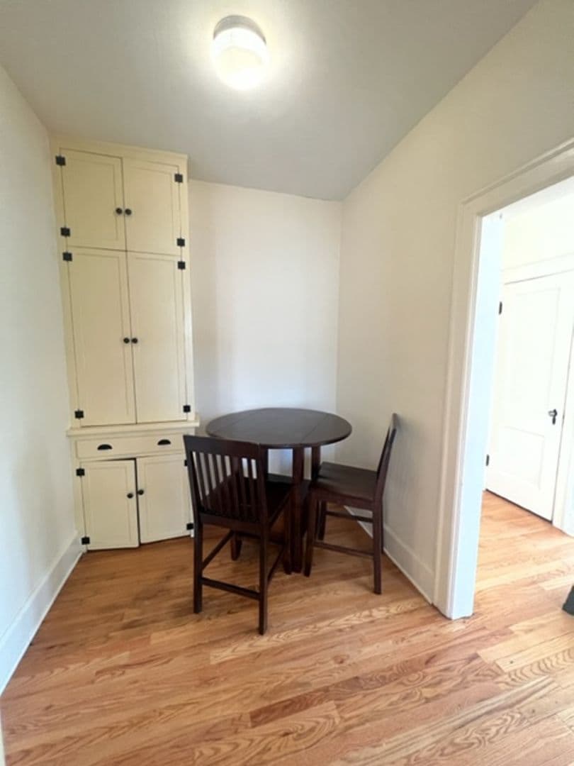 El Reno Apartment: 300 S. Barker
