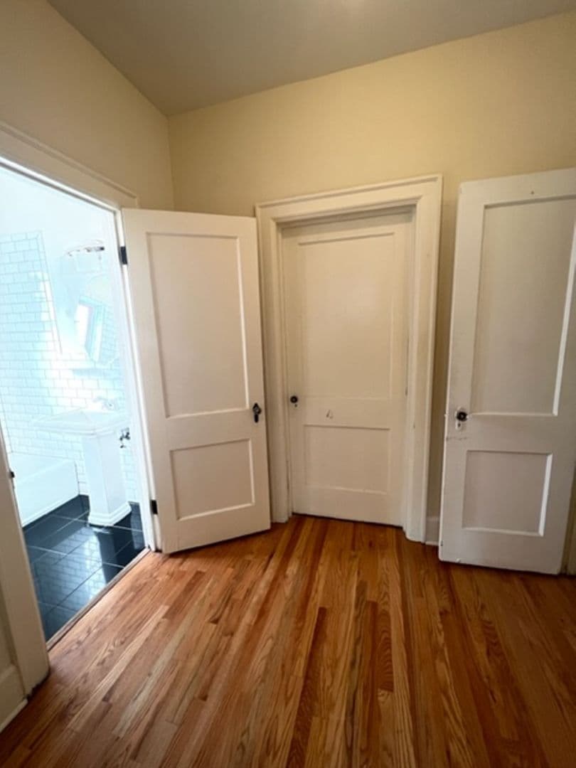 El Reno Apartment: 300 S. Barker