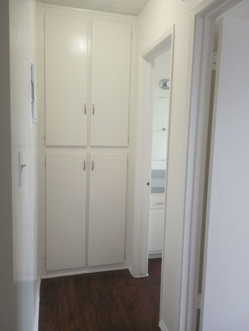 Corona Apartment: 508 S. Victoria Ave.