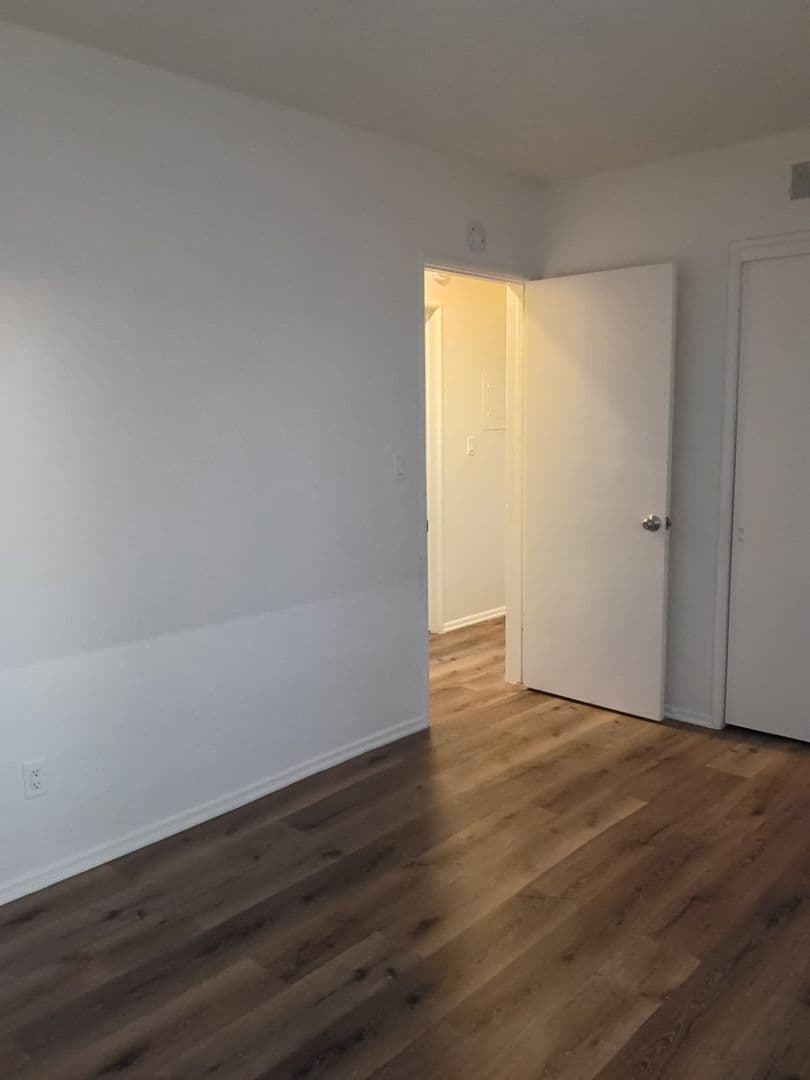 Fontana Apartment: 8190 Wheeler Ave.