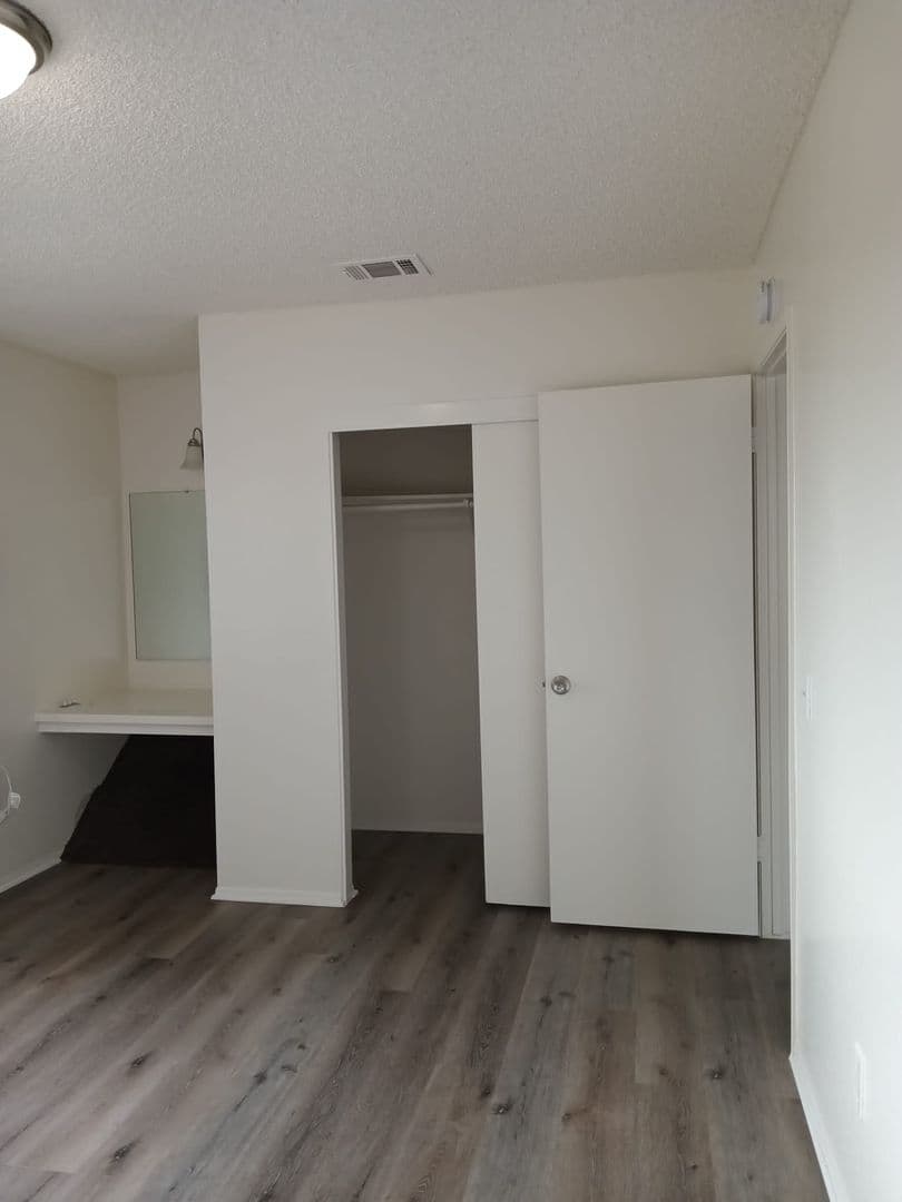 Fontana Apartment: 17015-17016 Ivy Ave