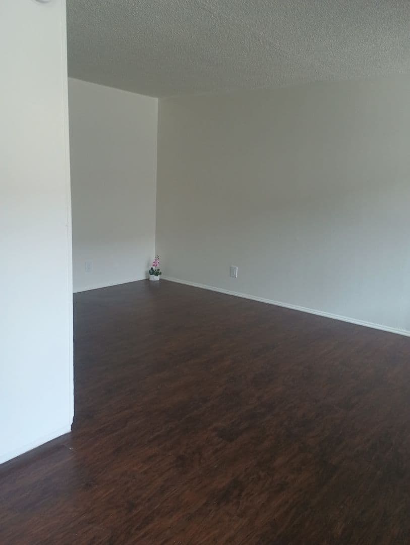 Corona Apartment: 508 S. Victoria Ave.