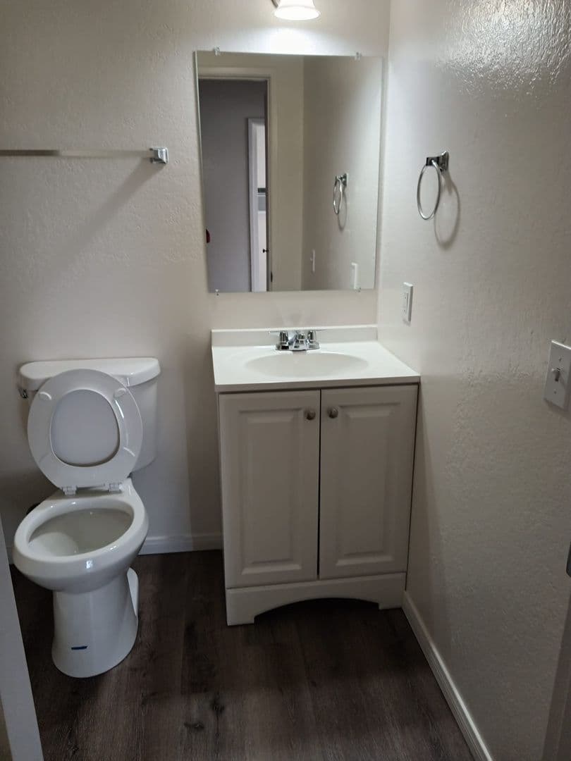 Fontana Apartment: 17015-17016 Ivy Ave