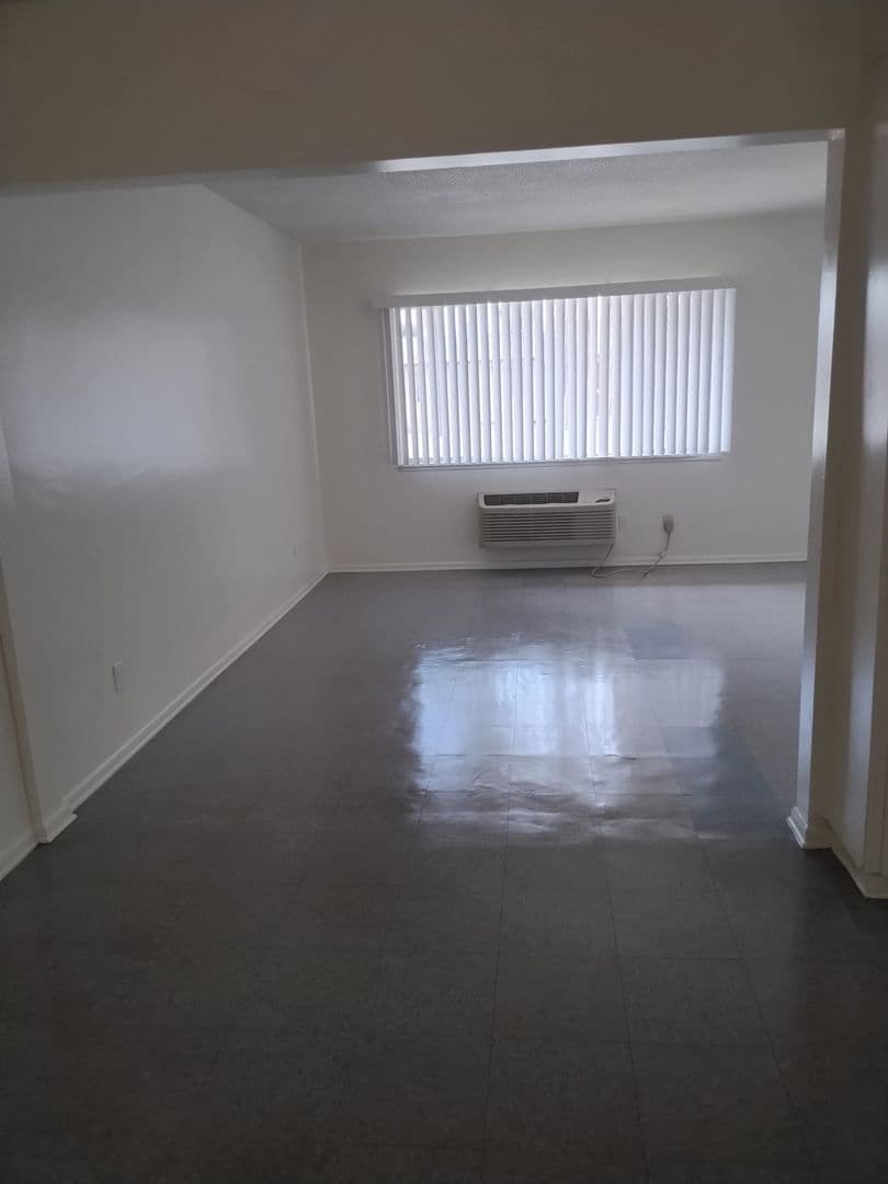 Fontana Apartment: 8190 Wheeler Ave.