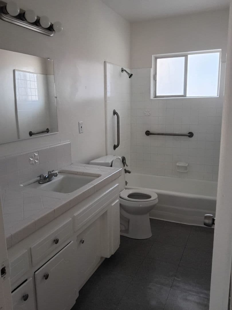 Fontana Apartment: 8190 Wheeler Ave.