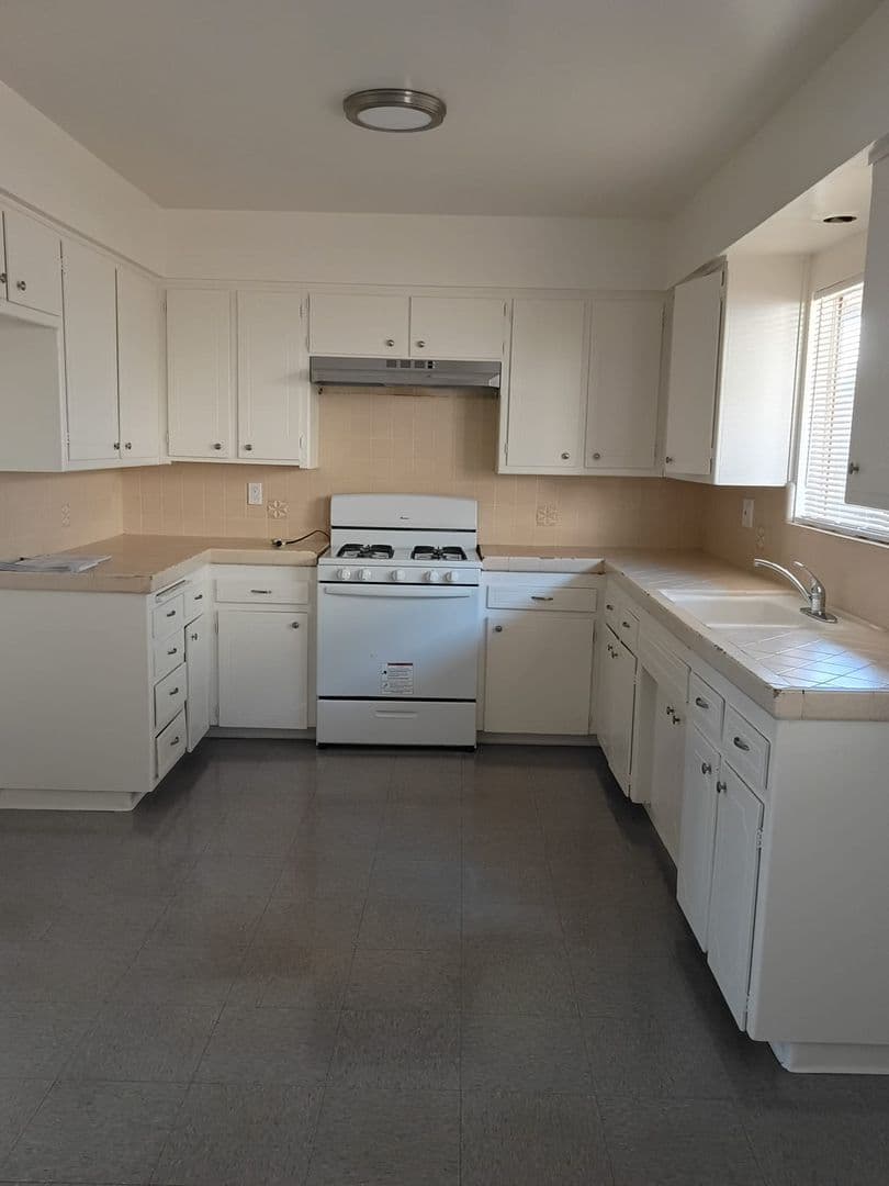 Fontana Apartment: 8190 Wheeler Ave.