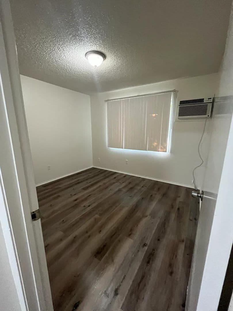 Fontana Apartment: 17015-17016 Ivy Ave