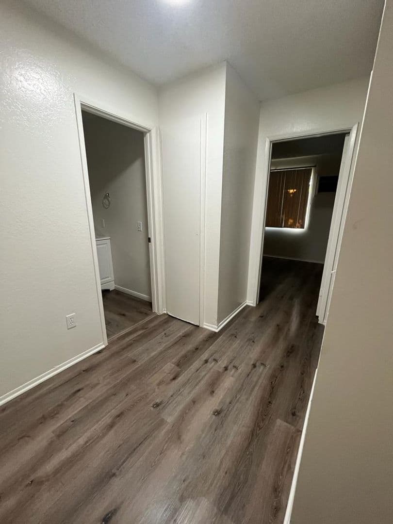 Fontana Apartment: 17015-17016 Ivy Ave