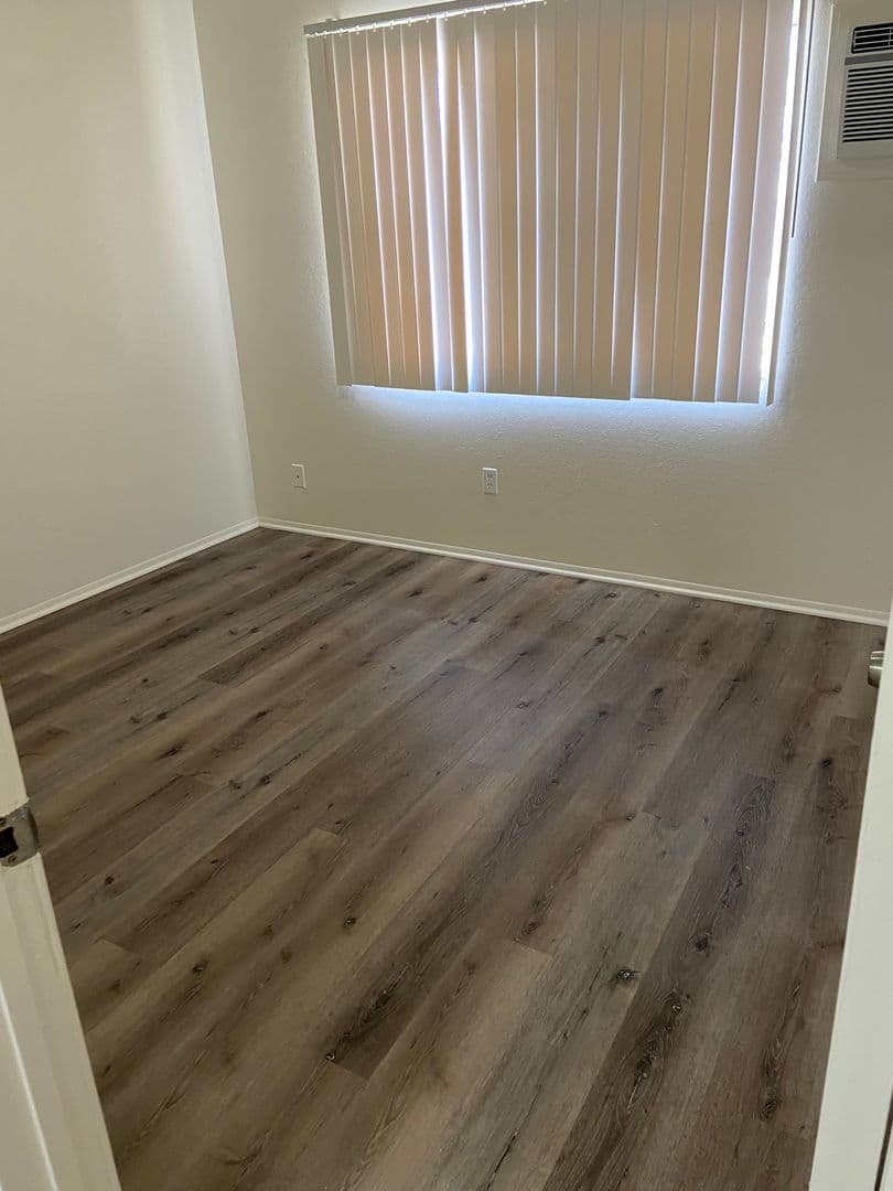 Fontana Apartment: 17015-17016 Ivy Ave