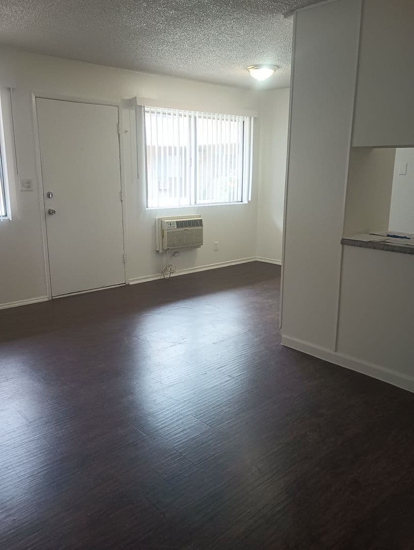 Corona Apartment: 508 S. Victoria Ave.