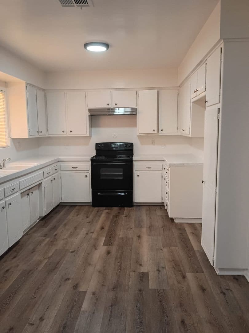 Fontana Apartment: 8190 Wheeler Ave.