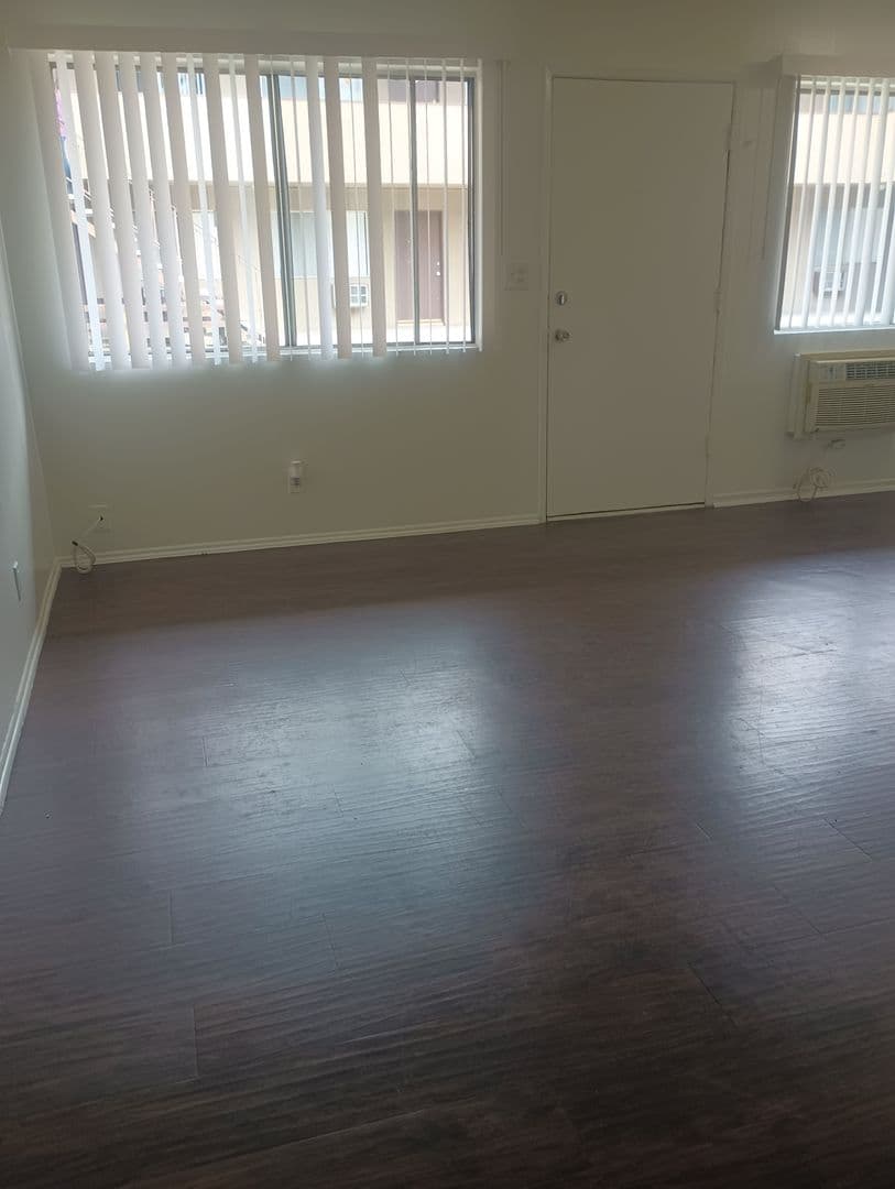 Corona Apartment: 508 S. Victoria Ave.