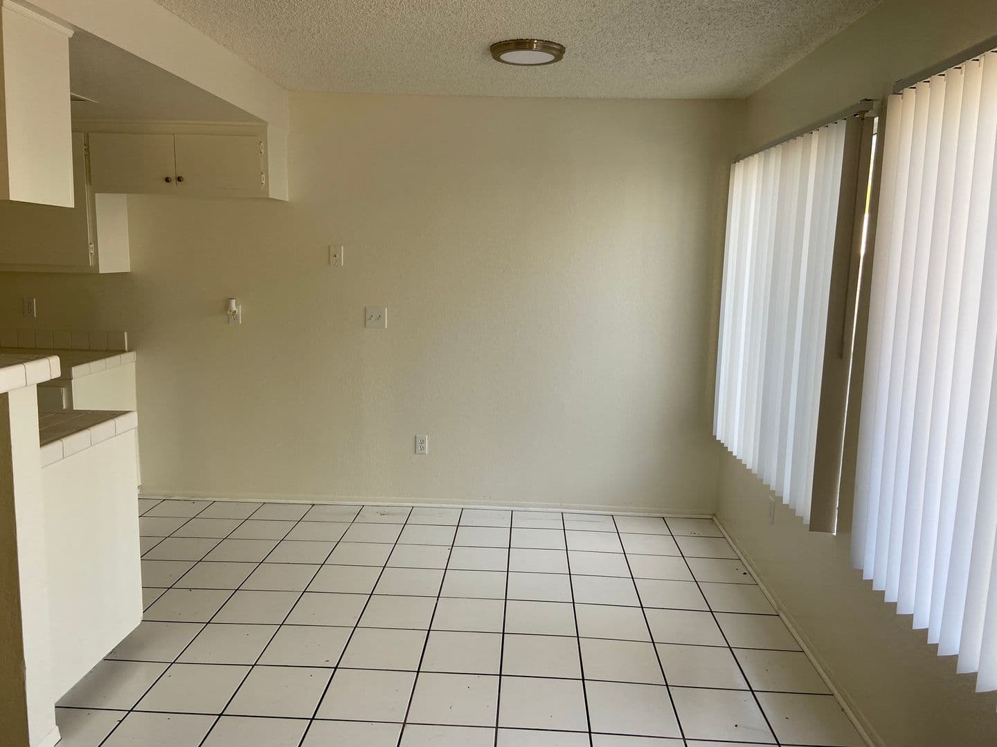 Fontana Apartment: 17015-17016 Ivy Ave