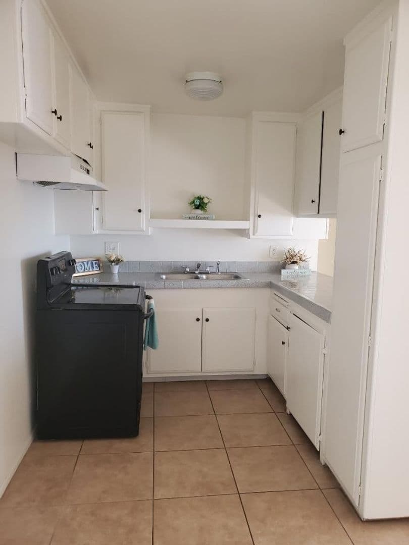 Corona Apartment: 508 S. Victoria Ave.