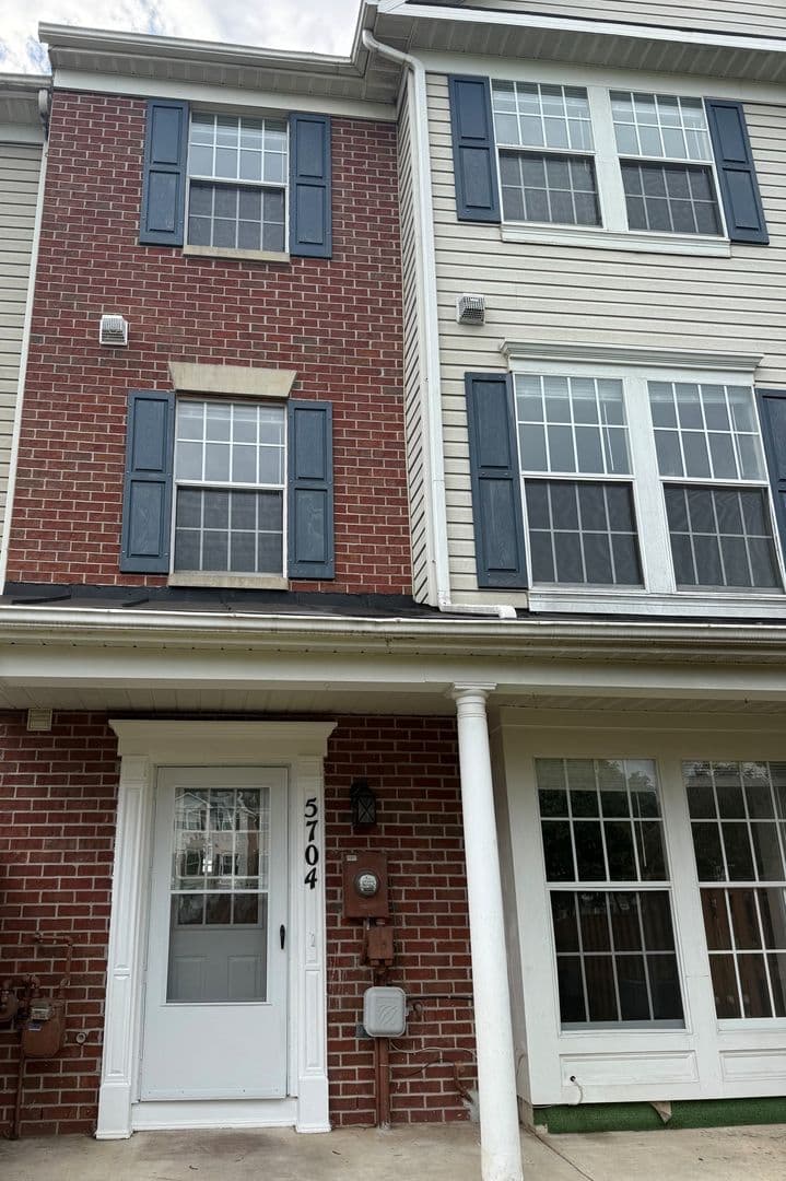 Frederick Townhome: 5704 Duke Ct.