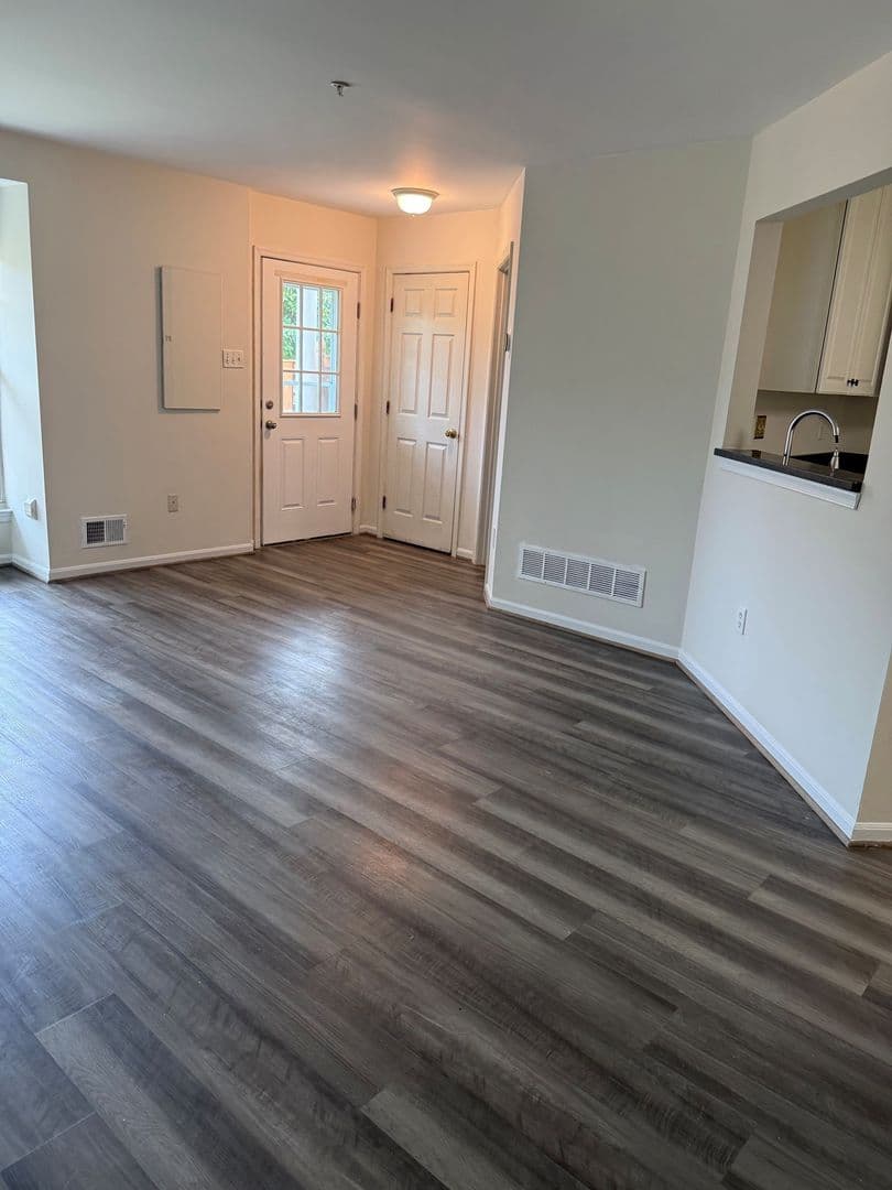 Frederick Townhome: 5704 Duke Ct.
