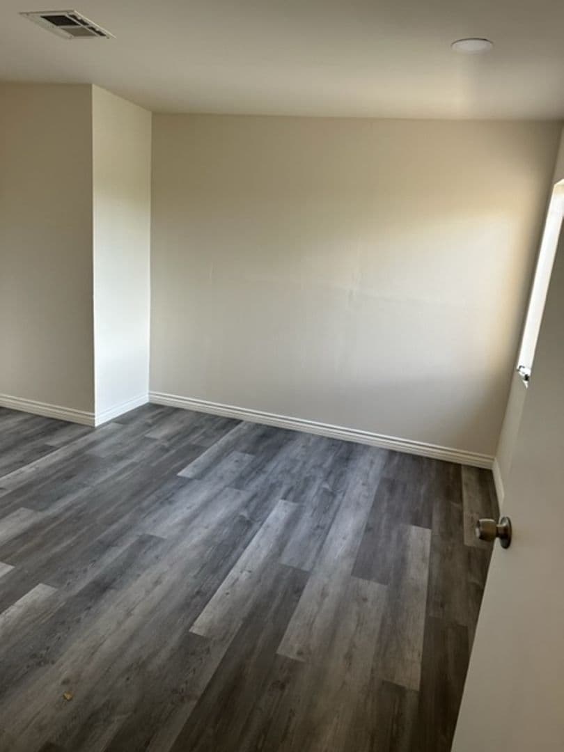 North Hollywood Apartment: 6003 Klump Avenue/11231 Oxnard Street