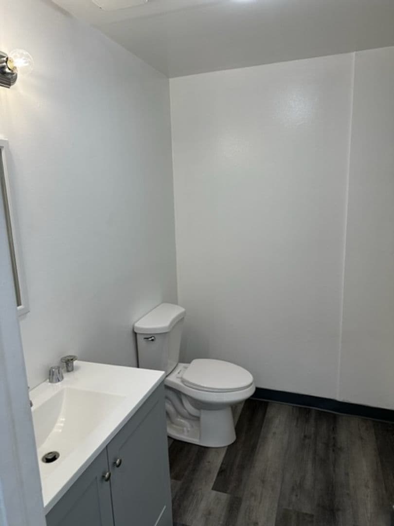 North Hollywood Apartment: 6003 Klump Avenue/11231 Oxnard Street