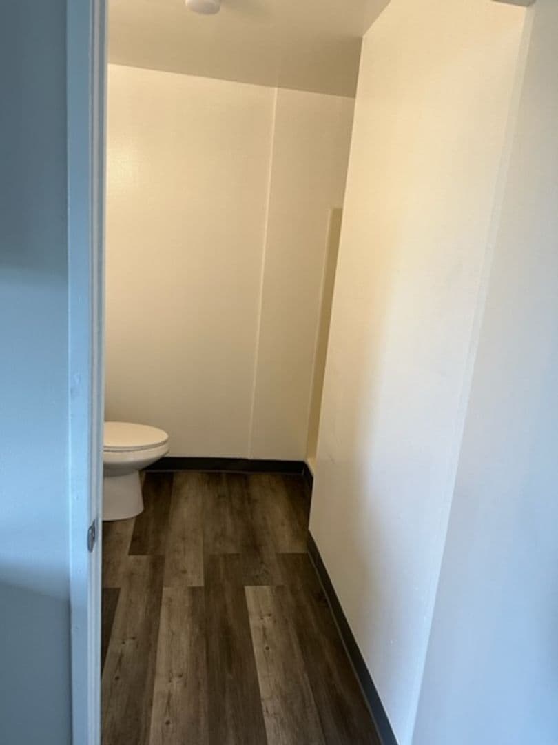 North Hollywood Apartment: 6003 Klump Avenue/11231 Oxnard Street