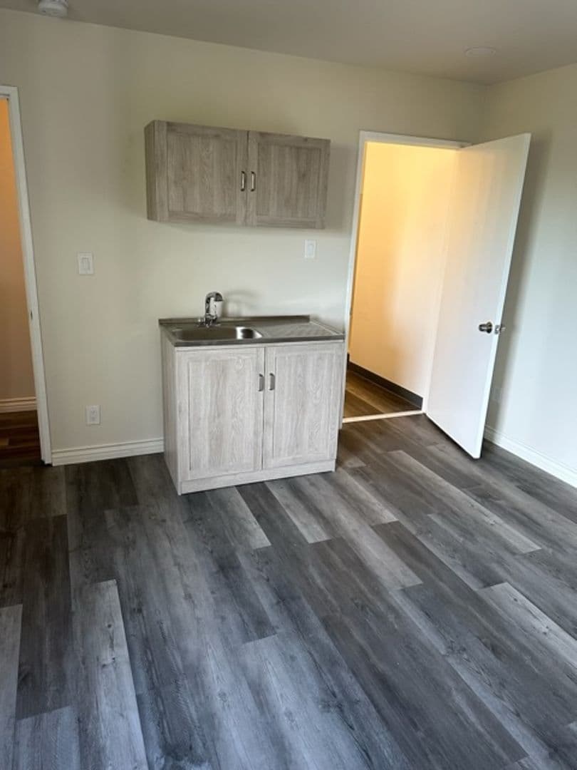 North Hollywood Apartment: 6003 Klump Avenue/11231 Oxnard Street