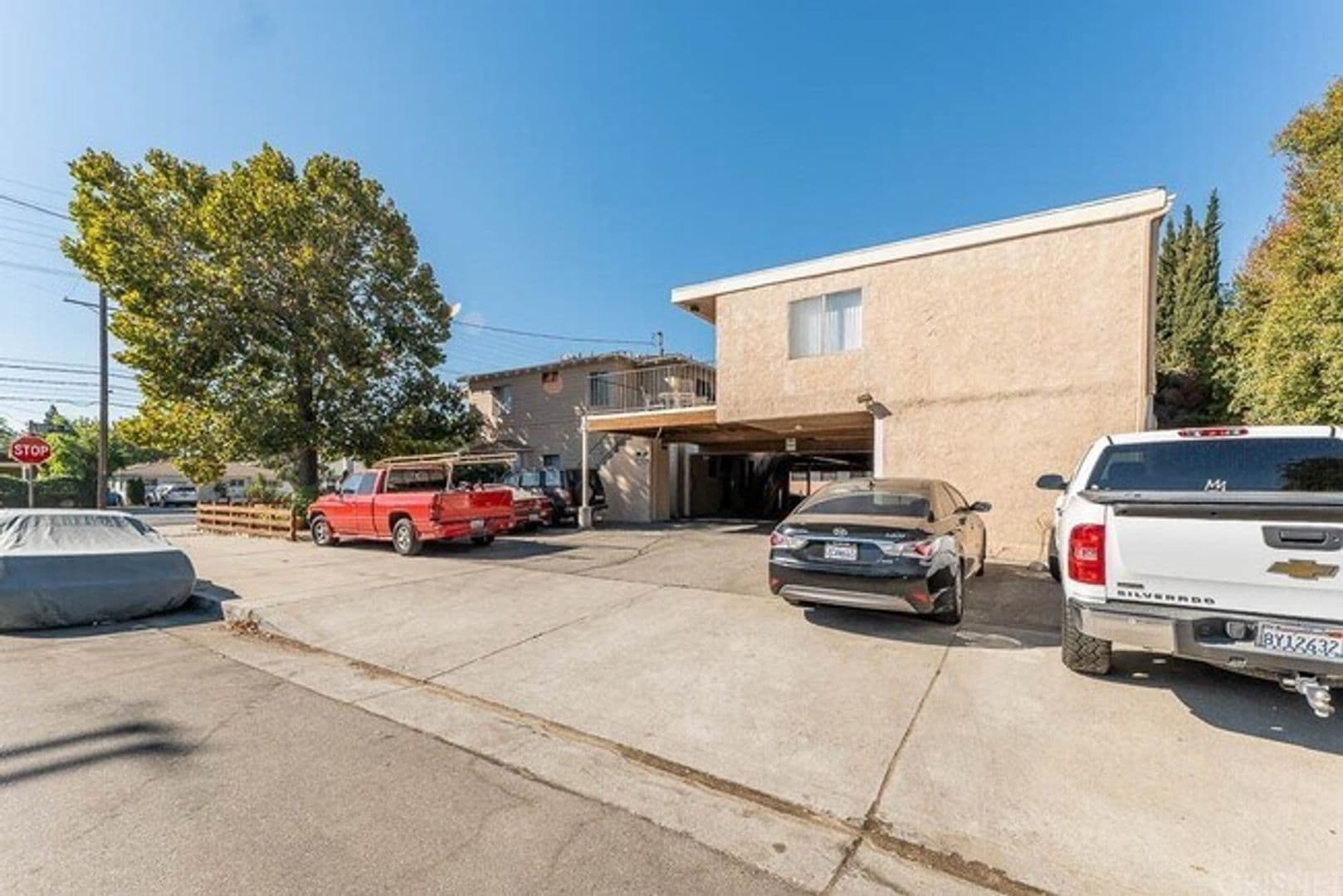 North Hollywood Apartment: 6003 Klump Avenue/11231 Oxnard Street
