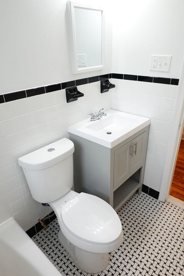 Takoma Park Apartment: 8310 Garland Ave