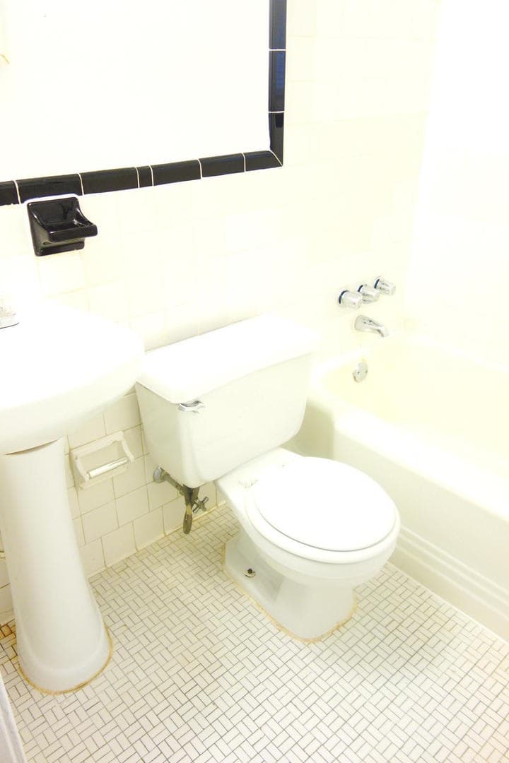 Takoma Park Apartment: 8409 Greenwood Ave