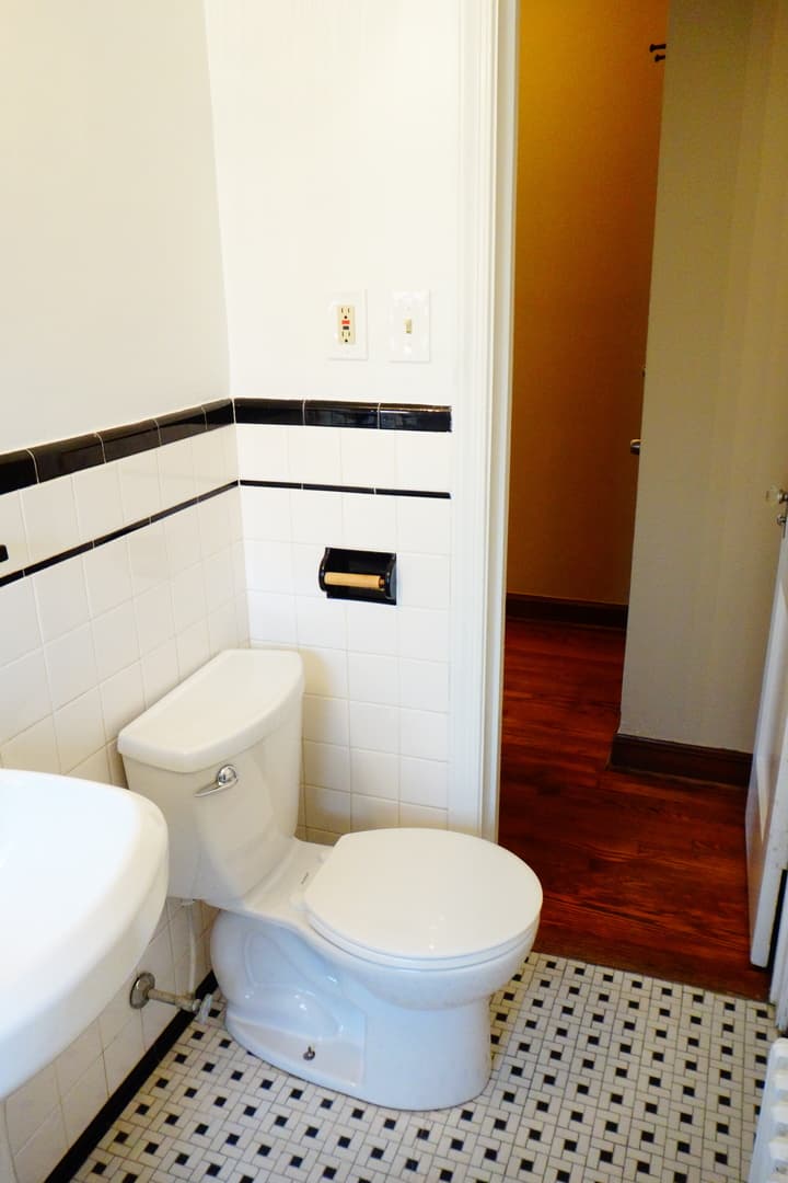 Takoma Park Apartment: 806 Houston Ave