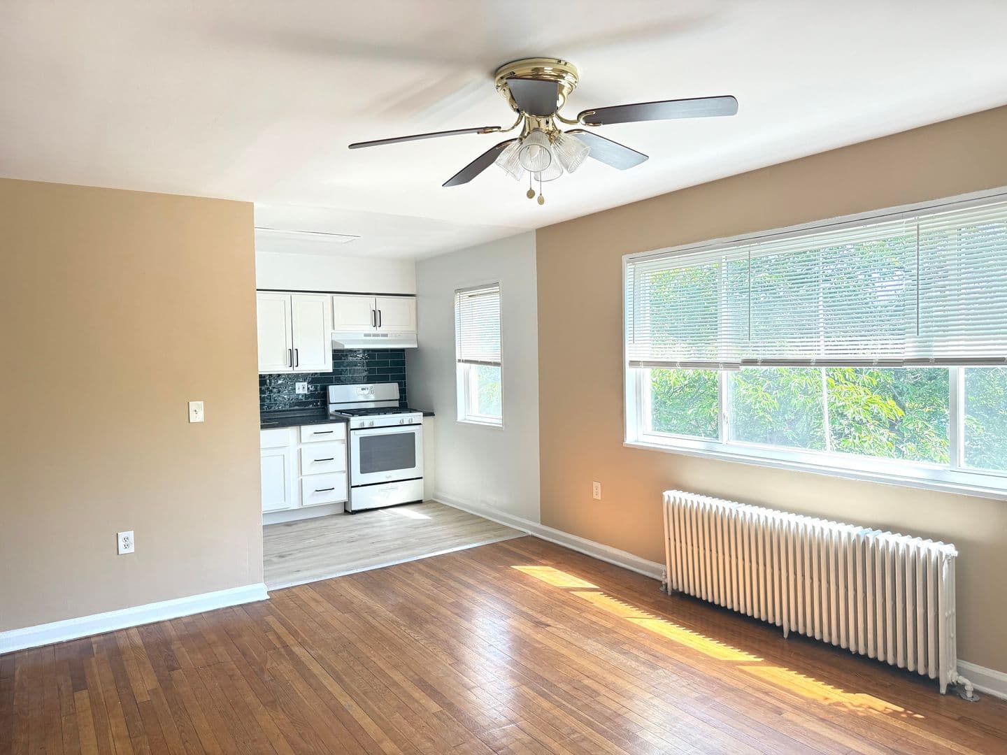 Brentwood Apartment: 4108 40th St.