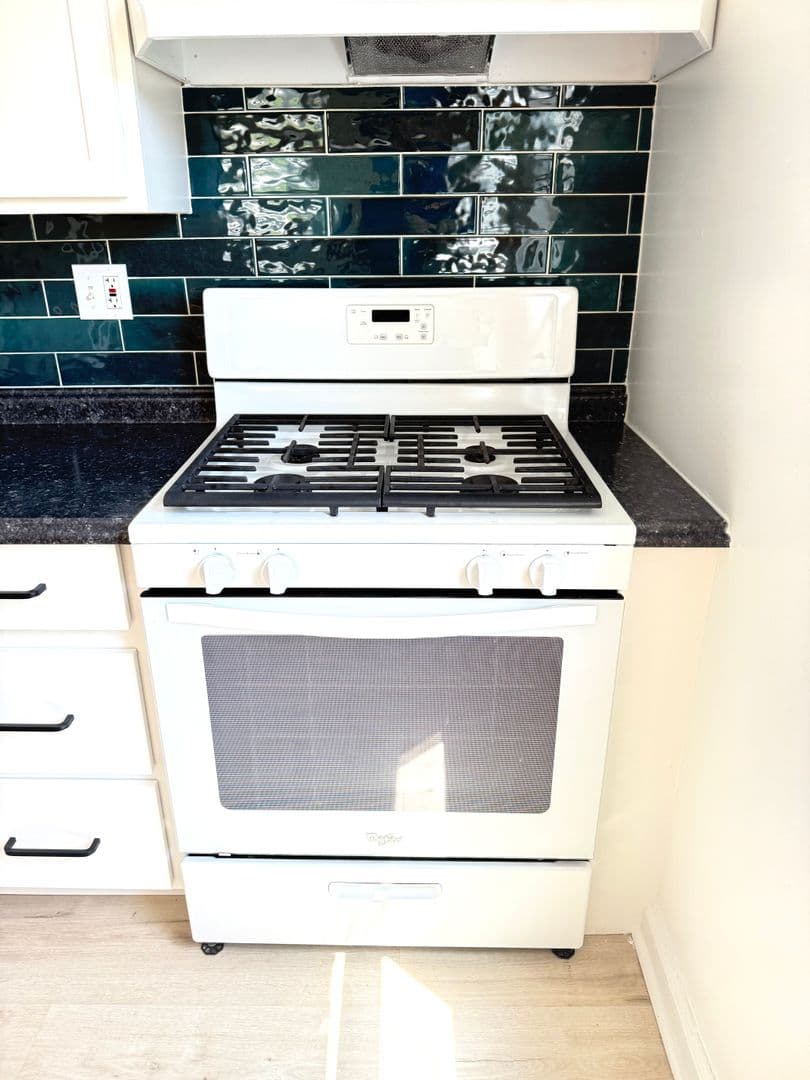 Brentwood Apartment: 4108 40th St.