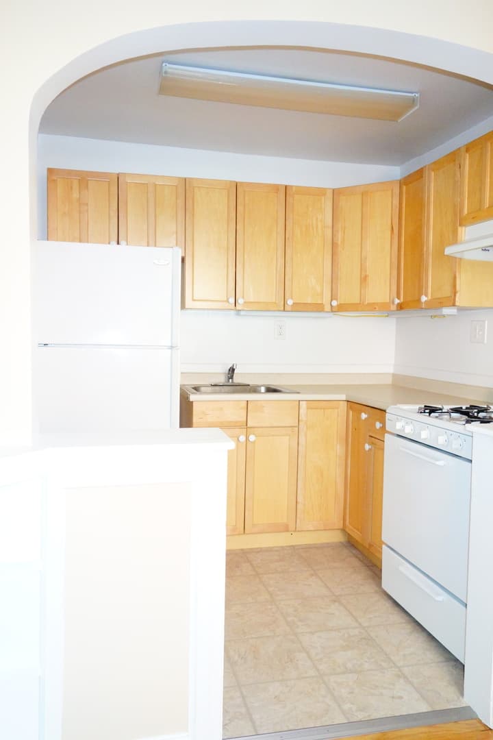 Takoma Park Apartment: 8105 Greenwood Ave