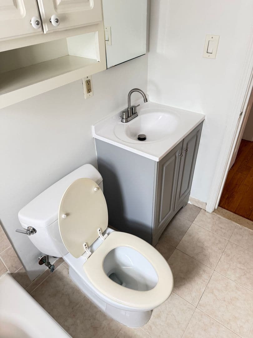 Silver Spring Apartment: 8705 Plymouth St
