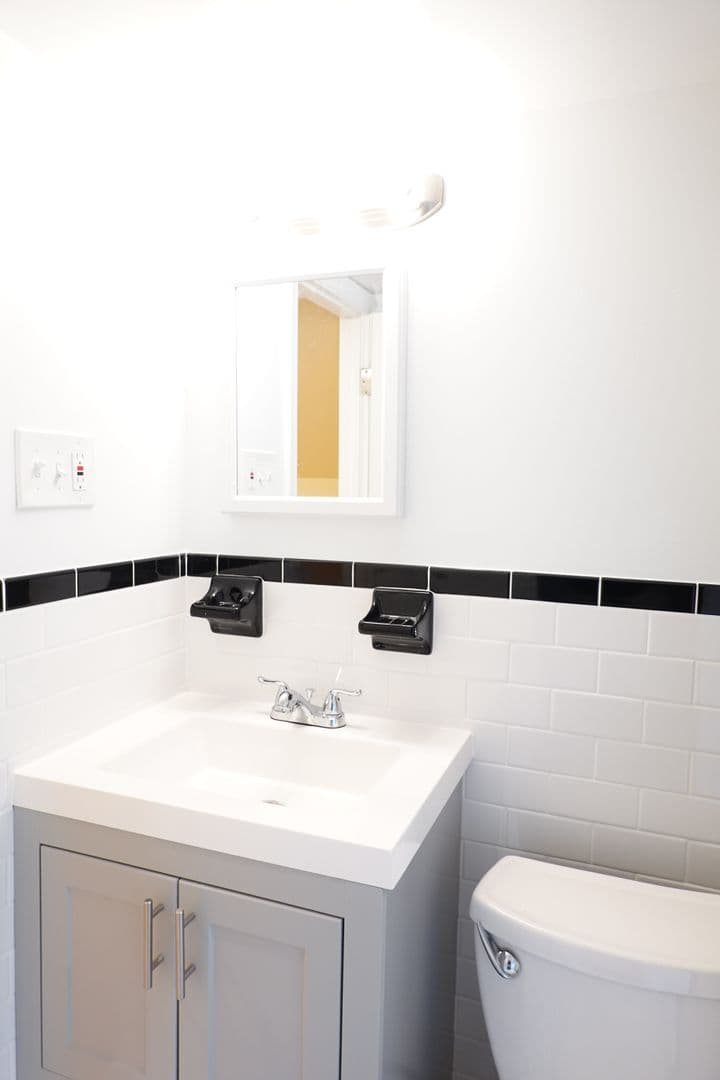 Takoma Park Apartment: 8220 Greenwood Ave