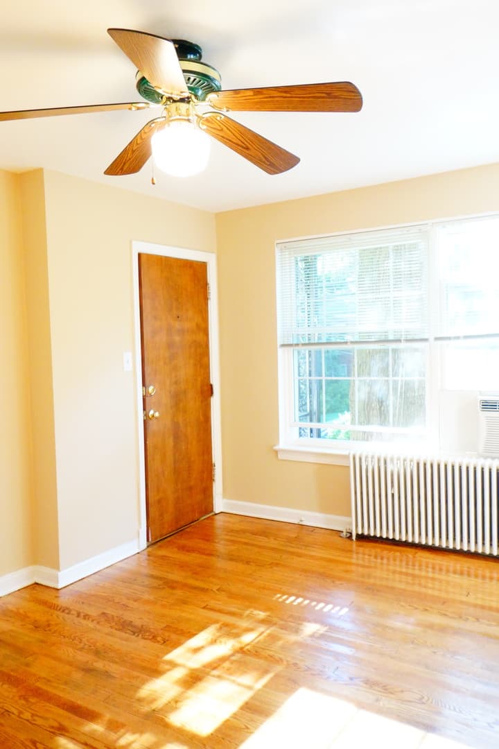 Takoma Park Apartment: 8400 Greenwood Ave