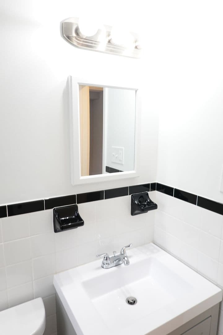 Takoma Park Apartment: 8310 Garland Ave