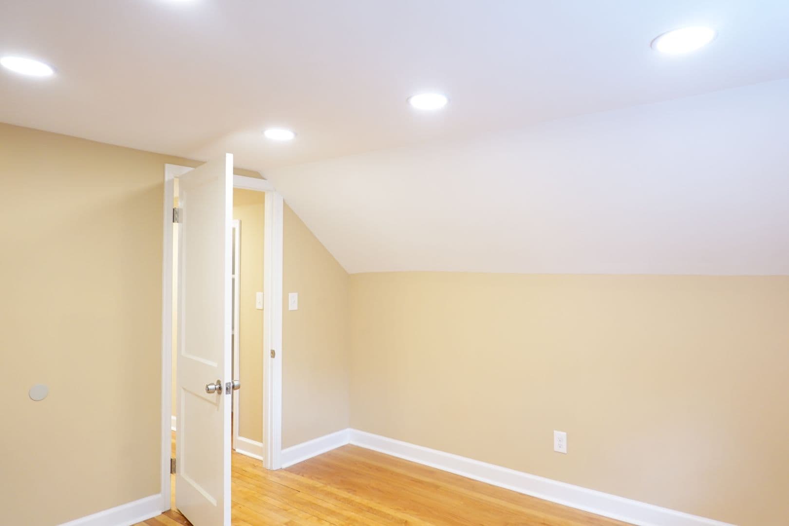 Takoma Park Apartment: 8220 Greenwood Ave