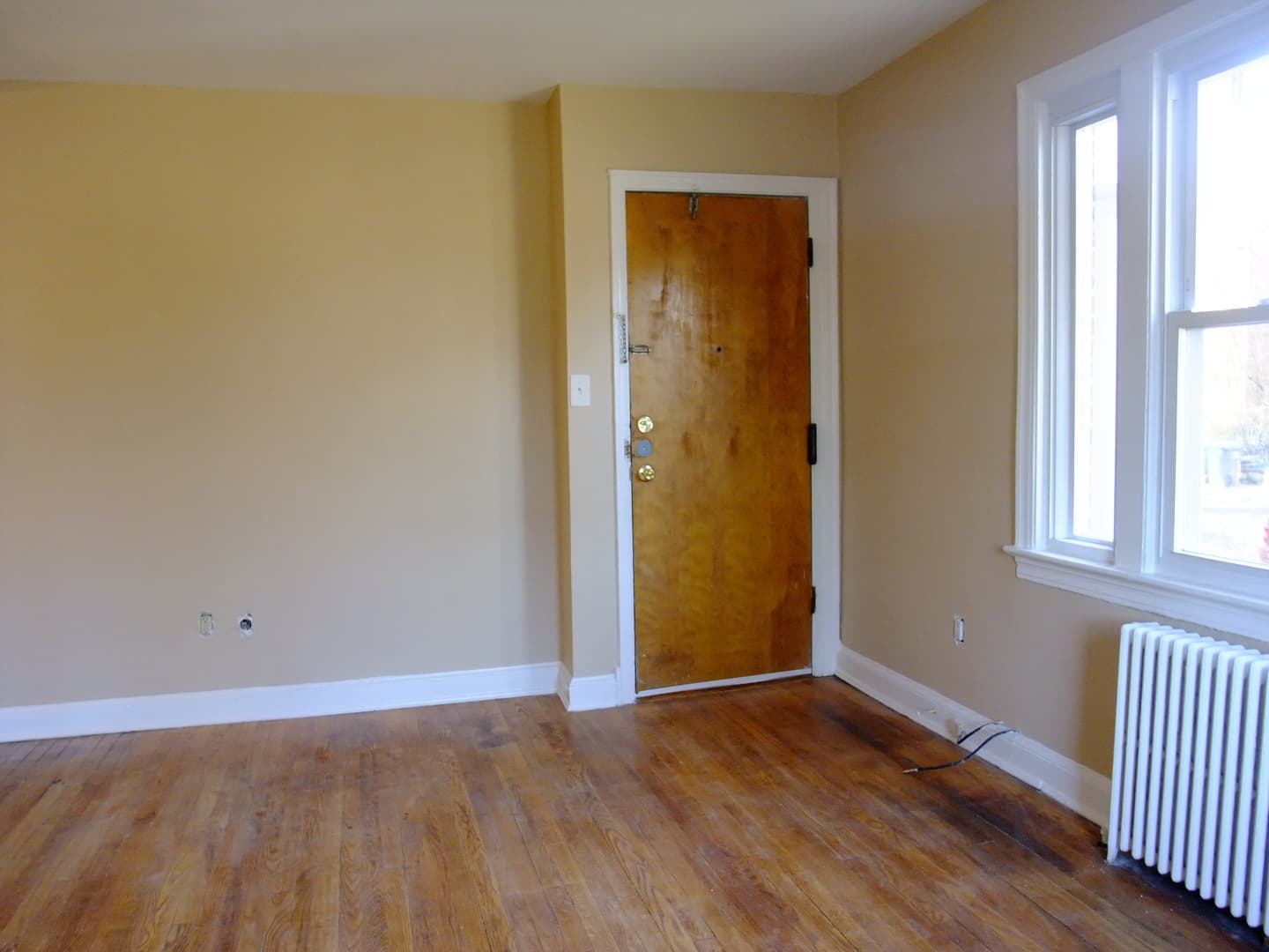Takoma Park Apartment: 907 Wabash Ave