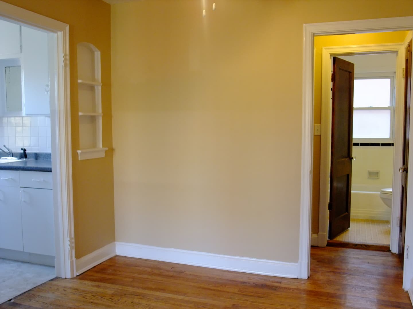 Takoma Park Apartment: 907 Wabash Ave