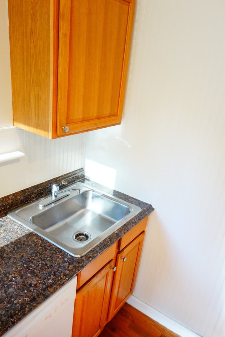 Takoma Park Apartment: 8400 Greenwood Ave