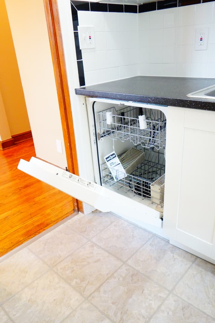 Takoma Park Apartment: 806 Houston Ave