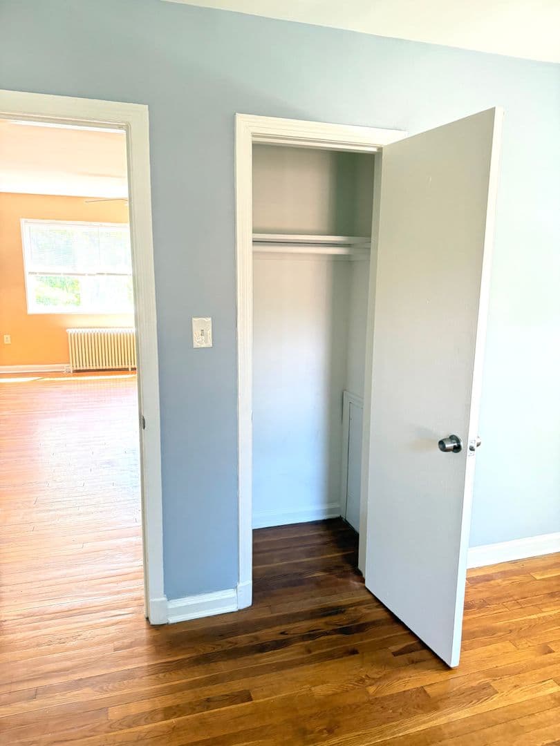 Brentwood Apartment: 4108 40th St.